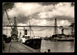 BATEAUX - CARGOS PENCHATEAU ET PENESTIN - PORT DE NANTES (LOIRE-ATLANTIQUE) - VOIR ETAT - Commercio