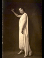 CARTE PHOTO - FEMME - MODE ANNEE 30 - PHOTOGRAPHE CHABAS, RUE CAULAINCOURT PARIS - Photographie