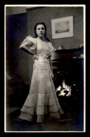 CARTE PHOTO - JEUNE FEMME EN ROBE D'ORGANDI - MODE  - Fotografie