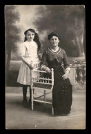 CARTE PHOTO - FEMME ET JEUNE FILLE - Photographie