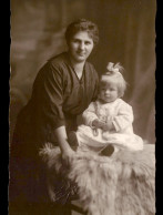 CARTE PHOTO - FEMME ET BEBE - Photographie