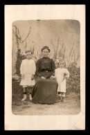 CARTE PHOTO - FEMME ET ENFANTS - Photographie