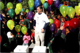 7-5-2024 (4 Z 25) Australia - Picture Australia (World Harmony Day 2005) - Gruppen Von Kindern Und Familien