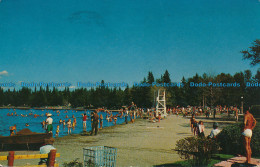 R034235 Always A Popular Spot The Beach At Clear Lake. Manitoba. 1960 - Wereld