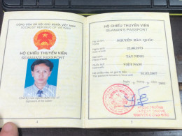 VIET NAM -OLD-HO CHIEU TRUYEN VIEN-ID PASSPORT-name-NGUYEN BAO QUOC-2002-1pcs Book RARE - Sammlungen