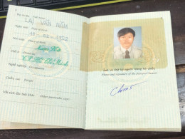 VIET NAM -OLD-ID PASSPORT-name-LE VAN NAM-2001-1pcs Book - Sammlungen