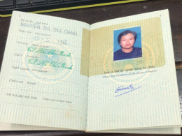 VIET NAM -OLD-ID PASSPORT-name-NGUYEN THI THU QOANH-2001-1pcs Book - Collezioni