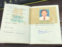 VIET NAM -OLD-ID PASSPORT-name-LE VAN THONG-2001-1pcs Book - Sammlungen