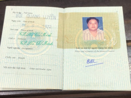 VIET NAM -OLD-ID PASSPORT-name-BUI QUAN L;UYEN-2001-1pcs Book - Verzamelingen