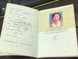 VIET NAM -OLD-ID PASSPORT-name-LE THI HUONG-1995-1pcs Book - Collections
