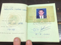 VIET NAM -OLD-ID PASSPORT-name-NGUYEN HOANG LONG-2001-1pcs Book - Verzamelingen