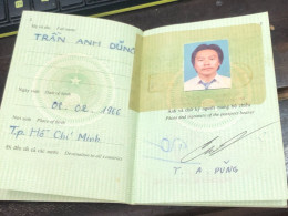 VIET NAM -OLD-ID PASSPORT-name-TRAN ANH DUNG-2001-1pcs Book - Sammlungen