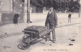 En Beauce (28 Eure Et Loir) Type Du Pays - Le Marchand De Poules Se Rendant Au Marché - édit. LL N° 1987 Circulée FM - Sonstige & Ohne Zuordnung