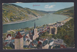 Ansichtskarte Künstlerkarte Bacharach Rhein Fluss Ortsansicht Berge Kirche - Autres & Non Classés