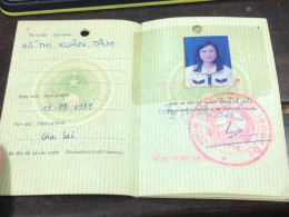 VIET NAM -OLD-ID PASSPORT-name-DO THI XUAN TAM-2001-1pcs Book - Sammlungen