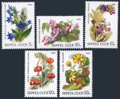 Russia 5687-5691, MNH. Michel 5847-5851. Flowers Populating Forests, 1988. - Unused Stamps