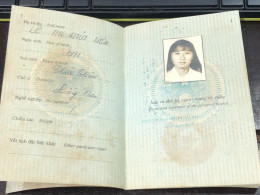 VIET NAM -OLD-ID PASSPORT-name-LE THI THUY TIEN-2001-1pcs Book - Verzamelingen