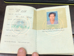 VIET NAM -OLD-GIAY THONG HANHID PASSPORT-name-HO KIN-2002-1pcs Book - Collections