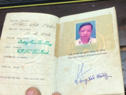 VIET NAM -OLD-ID PASSPORT-name-DONG VAN HUNG-2000-1pcs Book - Sammlungen
