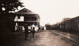 08017 /  ️  Rare KAYES (•◡•)  Carte-Photo LAUROY ◉ Locomotive Entrée Train En GARE Aout 1932 ◉ Soudan A.O.F - Soudan