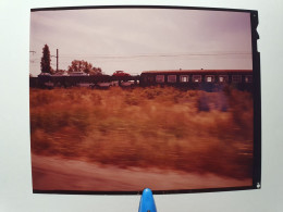 Photo TRAINS WAGON Négatif Couleur TAC Train SNCF Autos Couchettes En Ligne Wagons Lits Et Porte Autos VW Käfer - Treni