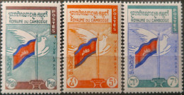 R2253/789 - CAMBODGE - Drapeaux - N°98 à 100 NEUFS** - Cambodge