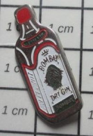 1818A Pin's Pins / Rare & Belle Qualité !!!  BOISSONS / BOUTEILLE DE GIN DRY BOMBAY - Boissons