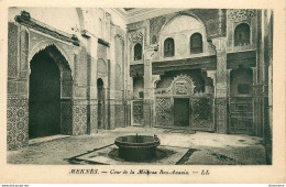 CPA Meknès-Cour De La Médersa Bou-Anania-Beau Timbre    L2031 - Meknes