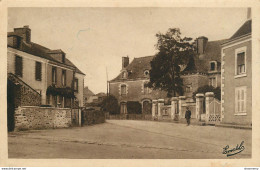 CPA Le Bourg D'Ire-Place De La Mairie    L1467 - Sonstige & Ohne Zuordnung