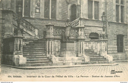 CPA Orléans-Intérieur De La Cour De L'hôtel De Ville-Le Perron-404     L1656 - Orleans