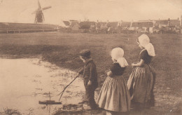 LES MOULINS A VENT - Windmills