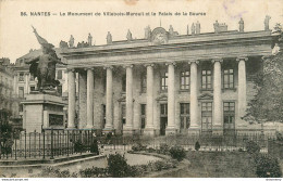 CPA Nantes-Le Monument De Villebois Mareuil Et La Palais De La Bourse-56     L1624 - Nantes