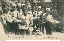 CPA Sénégal-Au Camp Des Tirailleurs Sénégalais-L'heure De La Soupe    L1703 - Senegal