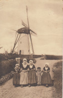 LES MOULINS A VENT - Windmills