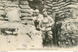 CPA Militaria-Front Italien-Soldats Français à L'entrée D'un Abri    L1471 - Regimente