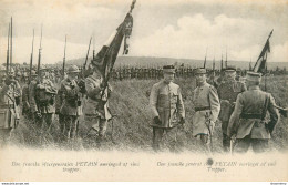 CPA Militaria-Den Franske General Chef Pétain Omringet Af Sine Tropper    L1471 - Regimientos