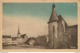 CPA Issoudun-La Place Du Marché-Timbre      L1398 - Issoudun