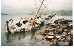 Lot De3  Photos De Presse  LE CYCLONE BERTHA RAVAGE L'ILE DE SAINT MARTIN  LE 6  Et 7 JUILLET 1996 SIPA PRESS - Luoghi