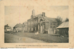 CPA Beauvoir En Lyons-Ecole Des Garçons Et Mairie       L1281 - Autres & Non Classés