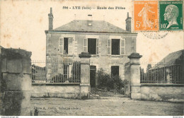 CPA Lye-Ecole Des Filles-Timbre     L1254 - Autres & Non Classés