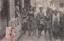 CPA - Phnom Penh - Danseuses En Promenade Dans Palais - Cambodia