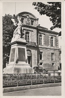 X113954 MANCHE AVRANCHES L' HOTEL DE VILLE ET LE MONUMENT AUX MORTS VOITURE AUTOMOBILE CITROEN TRACTION - Avranches