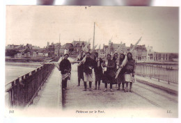 62 - ETAPLES - PÊCHEUSES Sur Le PONT - - Etaples