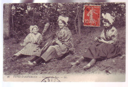 63 - TYPE D'AUVERGNE - JEUNES FILLES  EN COSTUME - ANIMÉE - - Auvergne Types D'Auvergne