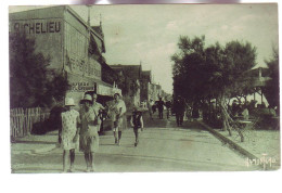 17 - CHATELAILLON - BOULEVARD De La PLAGE - ANIMÉE - - Châtelaillon-Plage