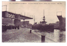 29 - BREST - ENTRÉE D'UN CUIRASSE AU PONT NATIONAL - ANIMÉE - - Brest