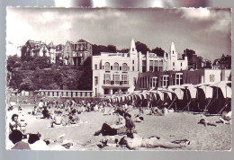 35 - DINARD - LA PLAGE VERS LE CASINO - ANIMÉE - - Dinard