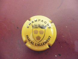 Capsule De Champagne Pascal Lallement écusson Doré - Autres & Non Classés