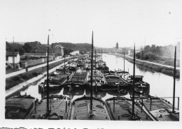 Photographie Photo Vintage Snapshot Bateau Ship Port Boats Voiliers - Barche