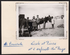Jolie Photographie La Couarde Sur Mer, Ile De Ré, Enfants Et âne Sur La Plage En 1952, Beau Cliché, 8,7x6,2 Cm - Orte